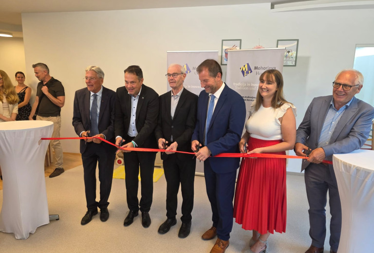 Minister Arčon na otvoritvi tretje skupine dvojezičnih jasli Mohorjeve na avstrijskem Koroškem